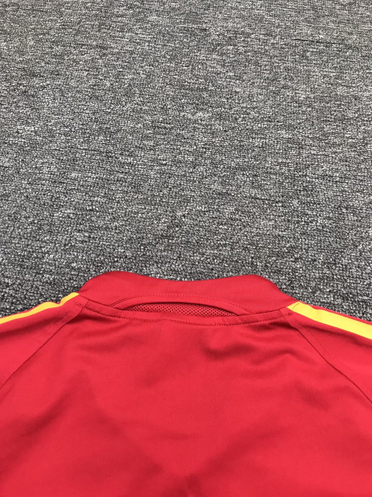 Adidas SPAIN 2004 2006 HOME FOOTBALL SHIRT ADIDAS 600179 sz S Size US S / EU 44-46 / 1 - 8 Thumbnail