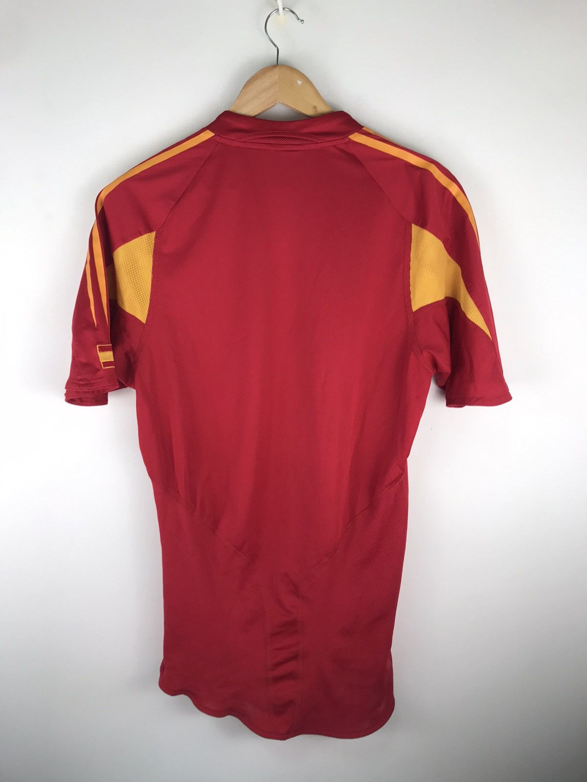 Adidas SPAIN 2004 2006 HOME FOOTBALL SHIRT ADIDAS 600179 sz S Size US S / EU 44-46 / 1 - 2 Thumbnail
