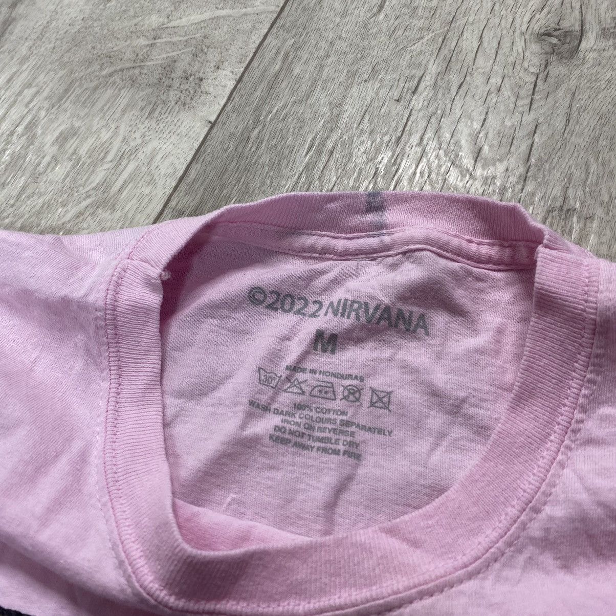 Band Tees NIRVANA GRUNGE BAND PURPLE LOGO PINK T SHIRT Size US M / EU 48-50 / 2 - 3 Thumbnail