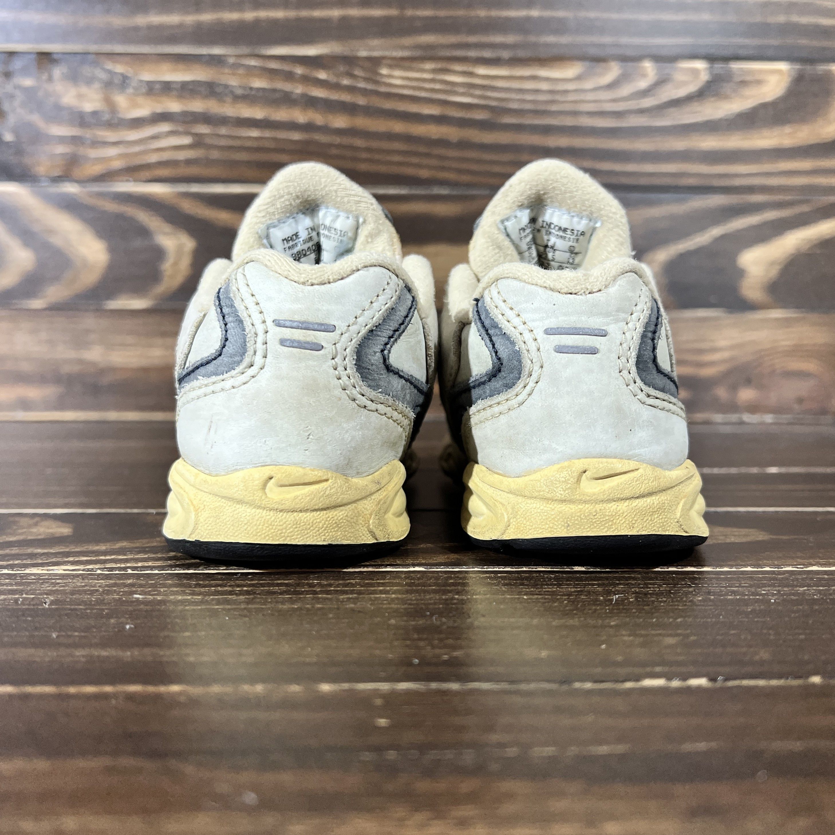 Nike × Vintage Vintage Nike 1998 Kids Leather Sneakers VeryRare Retro Shoes Size US 5 / EU 37 - 18 Thumbnail