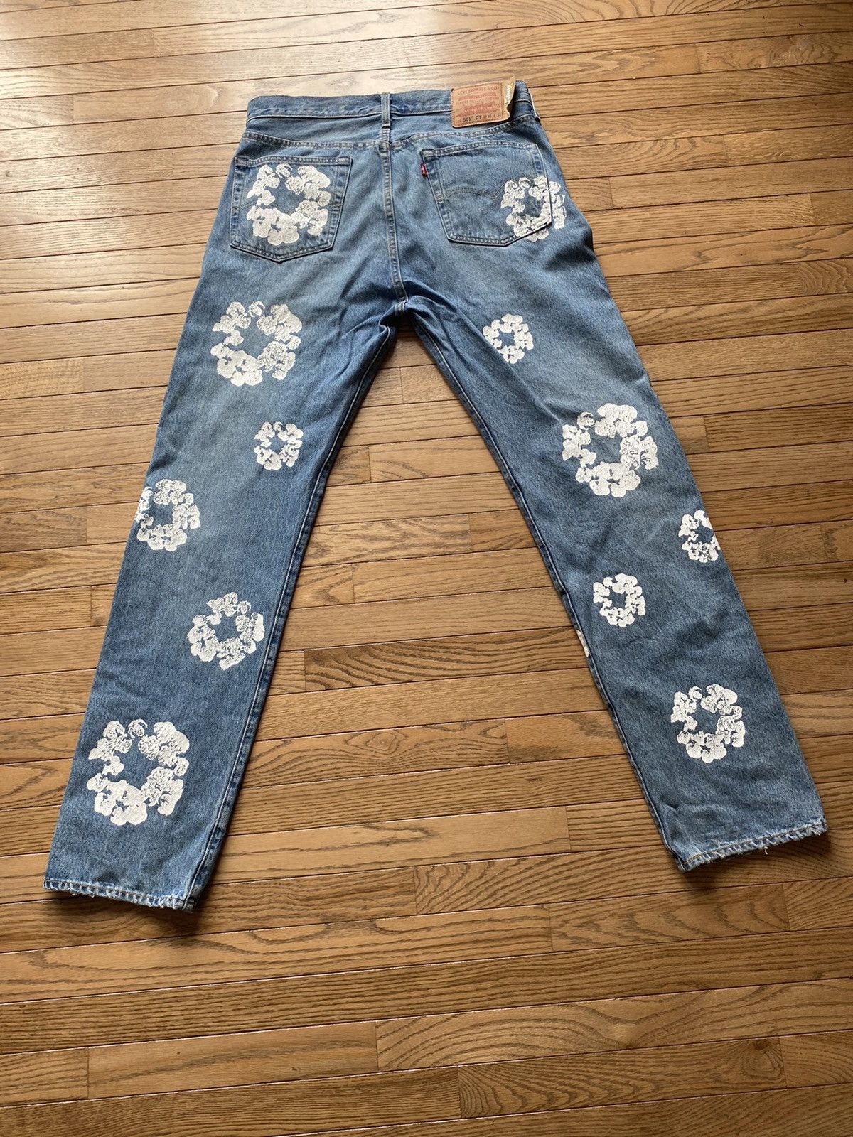 DENIM TEARS × Levi's Denim Tears Levis Light Wash Cotton Wreath Denim Size US 36 / EU 52 - 2 Thumbnail