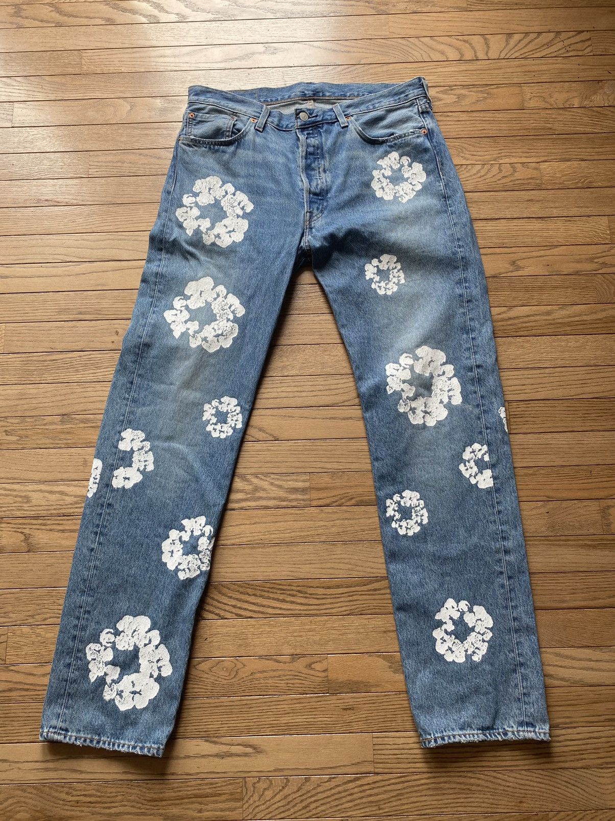 DENIM TEARS × Levi's Denim Tears Levis Light Wash Cotton Wreath Denim Size US 36 / EU 52 - 1 Thumbnail