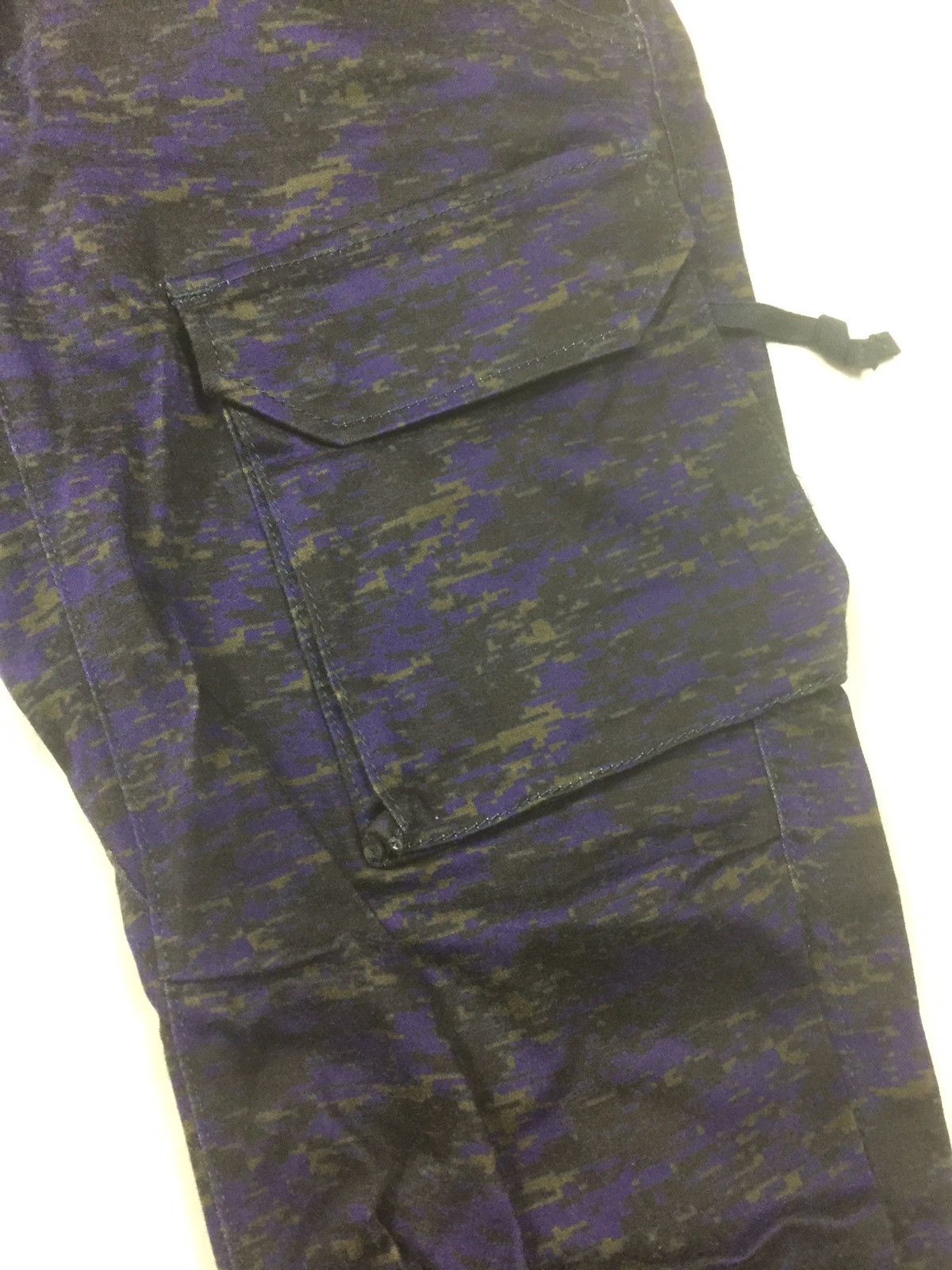 White Mountaineering White mountaineering digital camo cropped pants Size US 31 - 9 Thumbnail