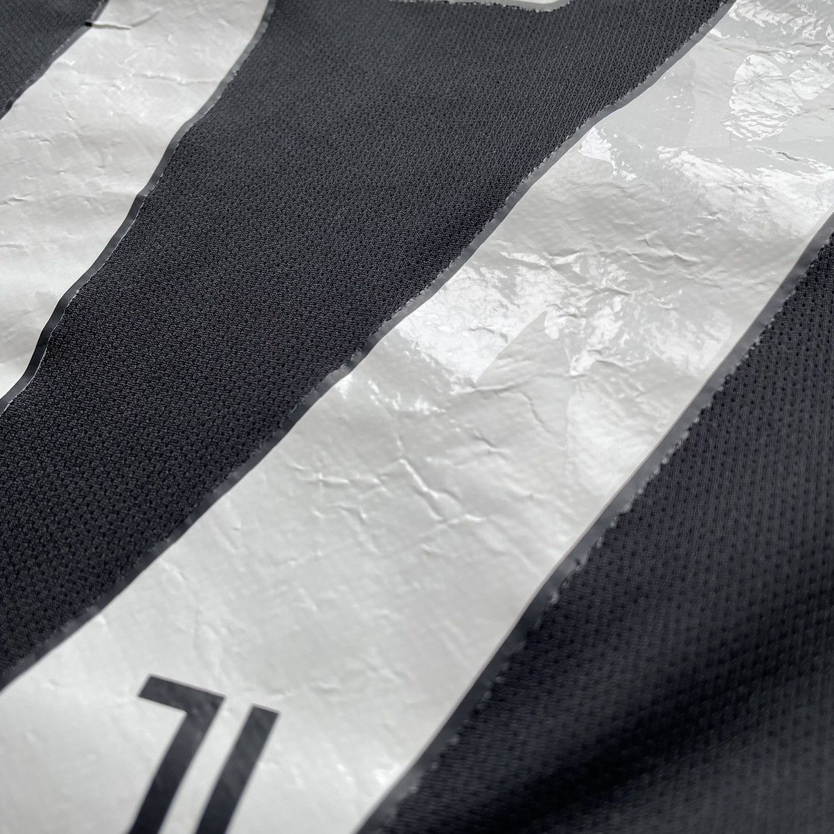 Adidas Vintage 2000s Adidas Juventus Embroidered Jersey Black Size US L / EU 52-54 / 3 - 8 Thumbnail