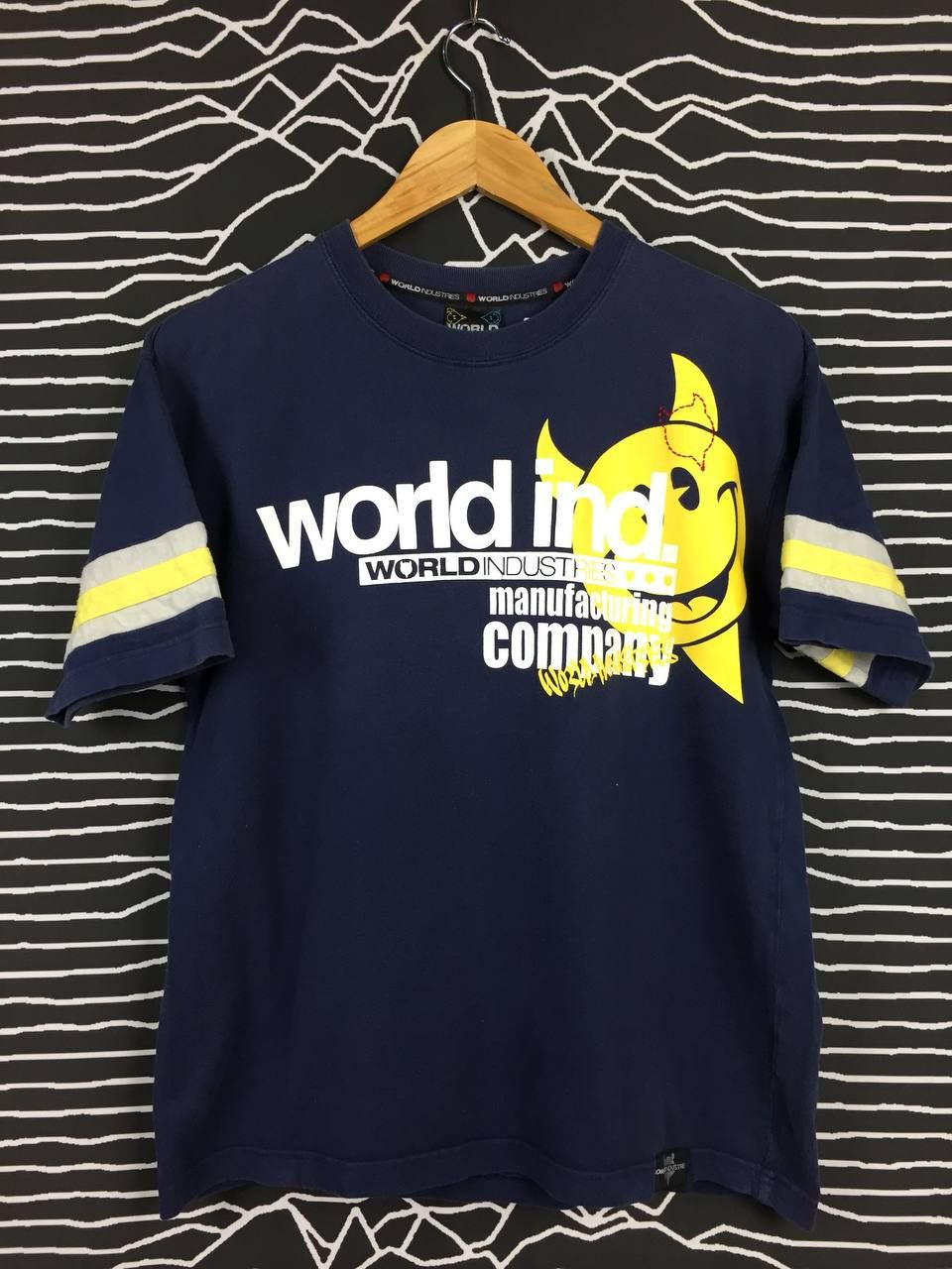 Vintage Vtg World Industries Skateboards Skate Tee Size US L / EU 52-54 / 3 - 2 Thumbnail