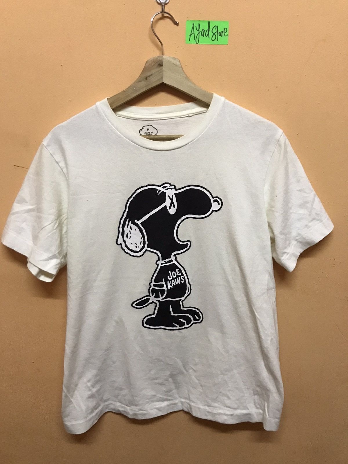 Kaws × Uniqlo ‼️UNIQLO X PEANUT X KAWS TSHIRT‼️ Size US M / EU 48-50 / 2 - 1 Thumbnail