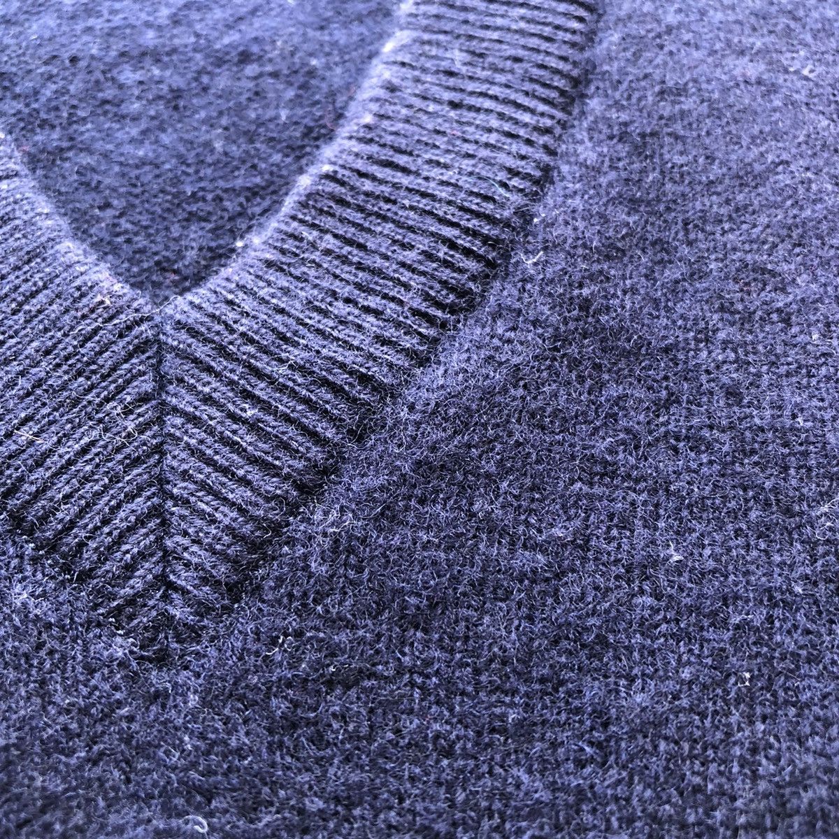 Aran Isles Knitwear Vintage 90's Knit Sweater Pullover V-Neck Size US S / EU 44-46 / 1 - 8 Thumbnail