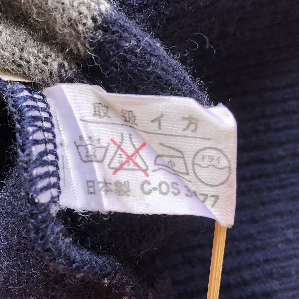Aran Isles Knitwear Vintage 90's Knit Sweater Pullover V-Neck Size US S / EU 44-46 / 1 - 13 Thumbnail