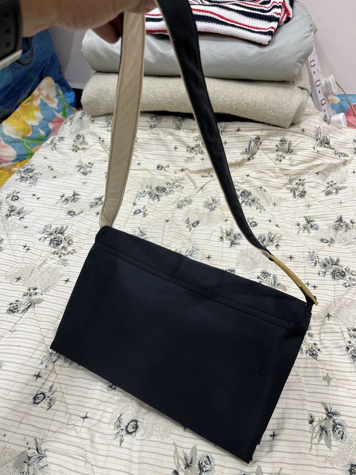 Givenchy 🔥🔥STEALS VINTAGE AUTHENTIC GIVENCHY SHOULDER BAG Size ONE SIZE - 13 Thumbnail