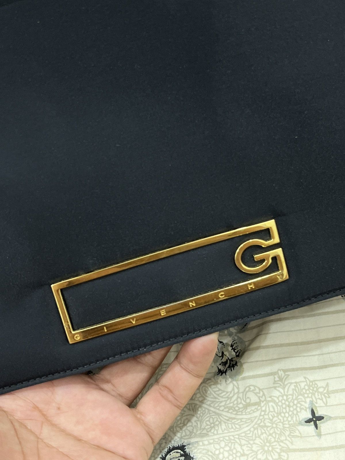 Givenchy 🔥🔥STEALS VINTAGE AUTHENTIC GIVENCHY SHOULDER BAG Size ONE SIZE - 7 Thumbnail