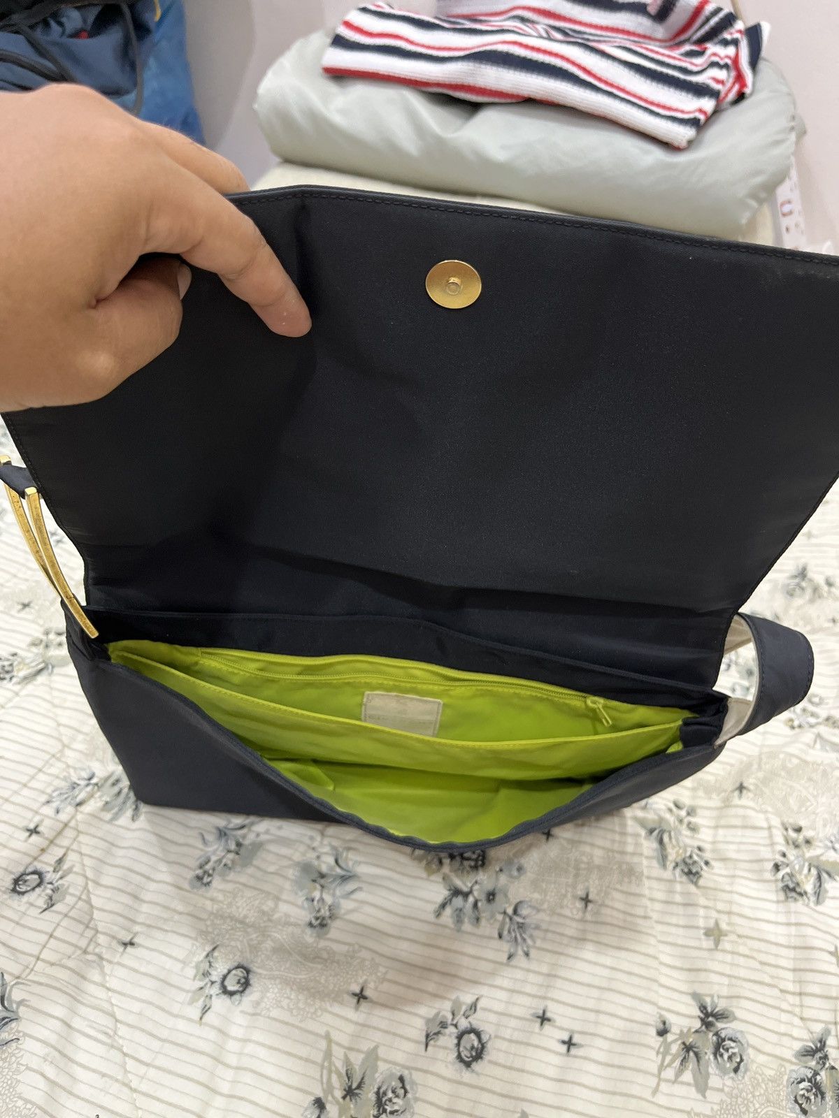 Givenchy 🔥🔥STEALS VINTAGE AUTHENTIC GIVENCHY SHOULDER BAG Size ONE SIZE - 14 Thumbnail