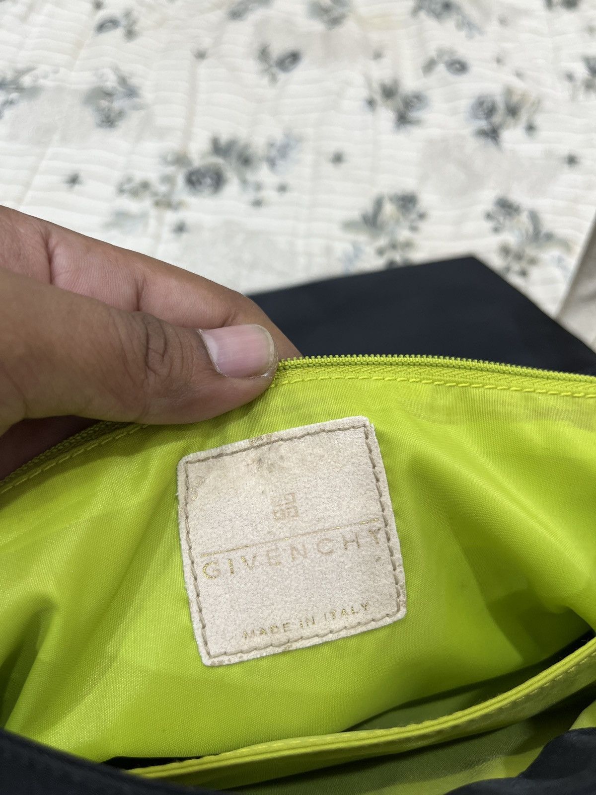 Givenchy 🔥🔥STEALS VINTAGE AUTHENTIC GIVENCHY SHOULDER BAG Size ONE SIZE - 15 Thumbnail