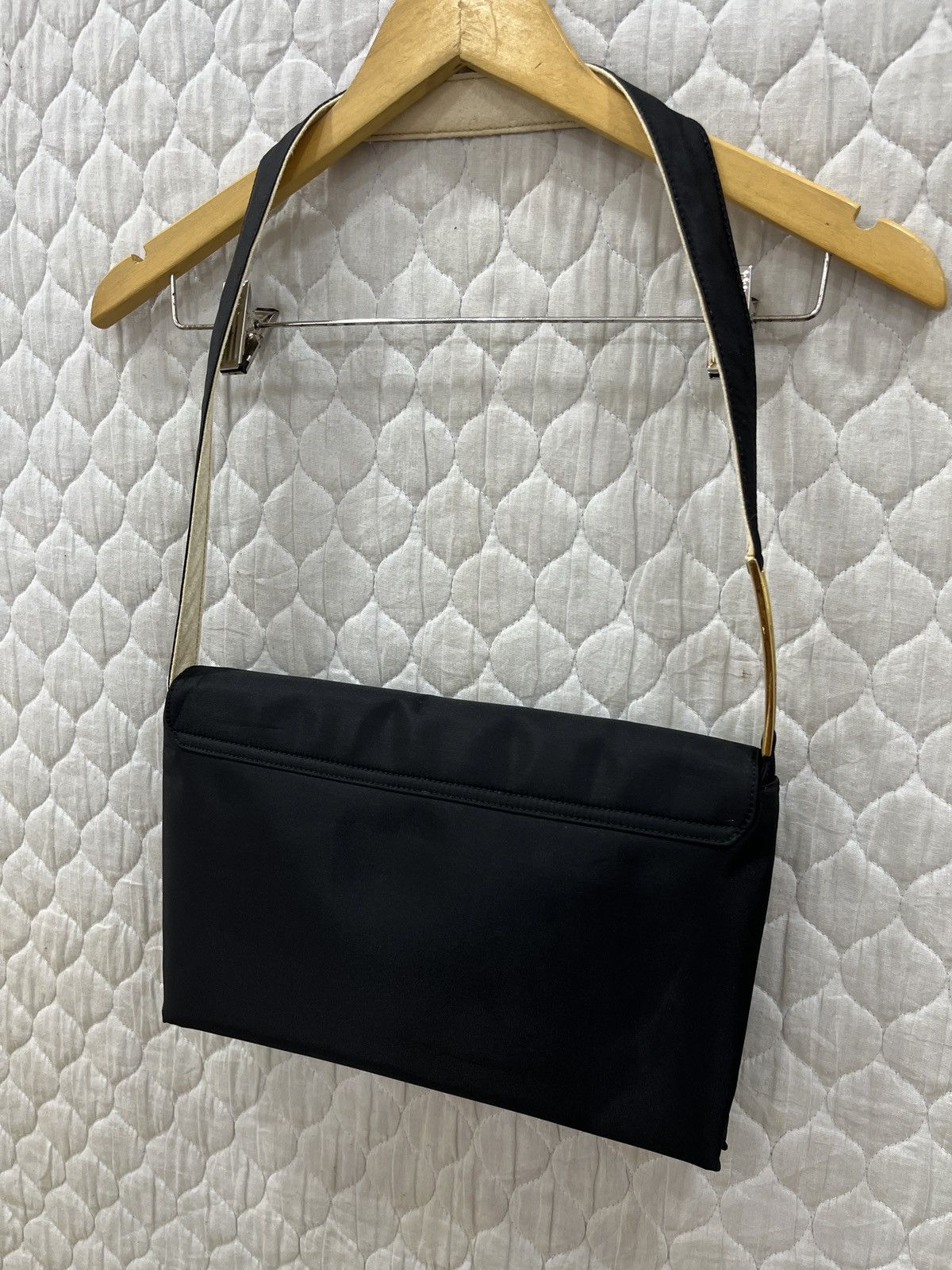 Givenchy 🔥🔥STEALS VINTAGE AUTHENTIC GIVENCHY SHOULDER BAG Size ONE SIZE - 5 Thumbnail