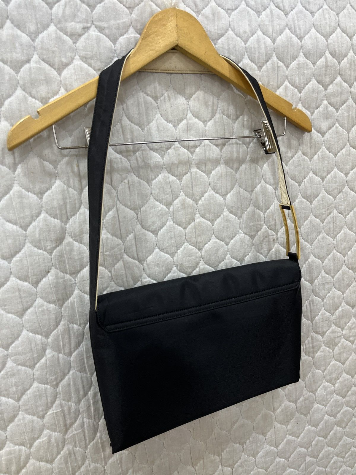 Givenchy 🔥🔥STEALS VINTAGE AUTHENTIC GIVENCHY SHOULDER BAG Size ONE SIZE - 6 Thumbnail