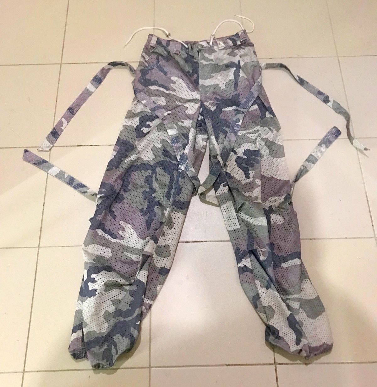 If Six Was Nine R-LONDON Camouflage Mesh Bondage Parachute Urban Cargo Pant Size US 29 - 4 Thumbnail