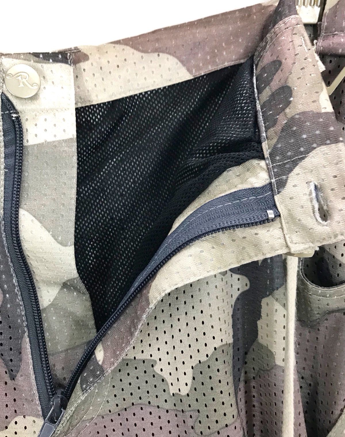 If Six Was Nine R-LONDON Camouflage Mesh Bondage Parachute Urban Cargo Pant Size US 29 - 20 Thumbnail