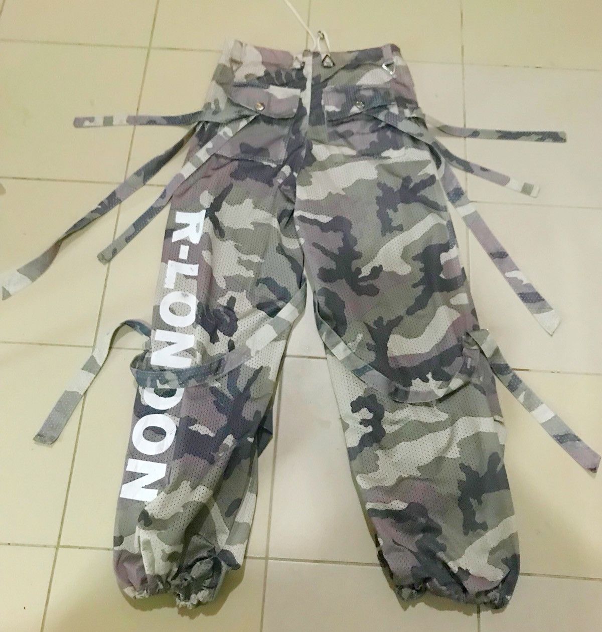 If Six Was Nine R-LONDON Camouflage Mesh Bondage Parachute Urban Cargo Pant Size US 29 - 2 Thumbnail