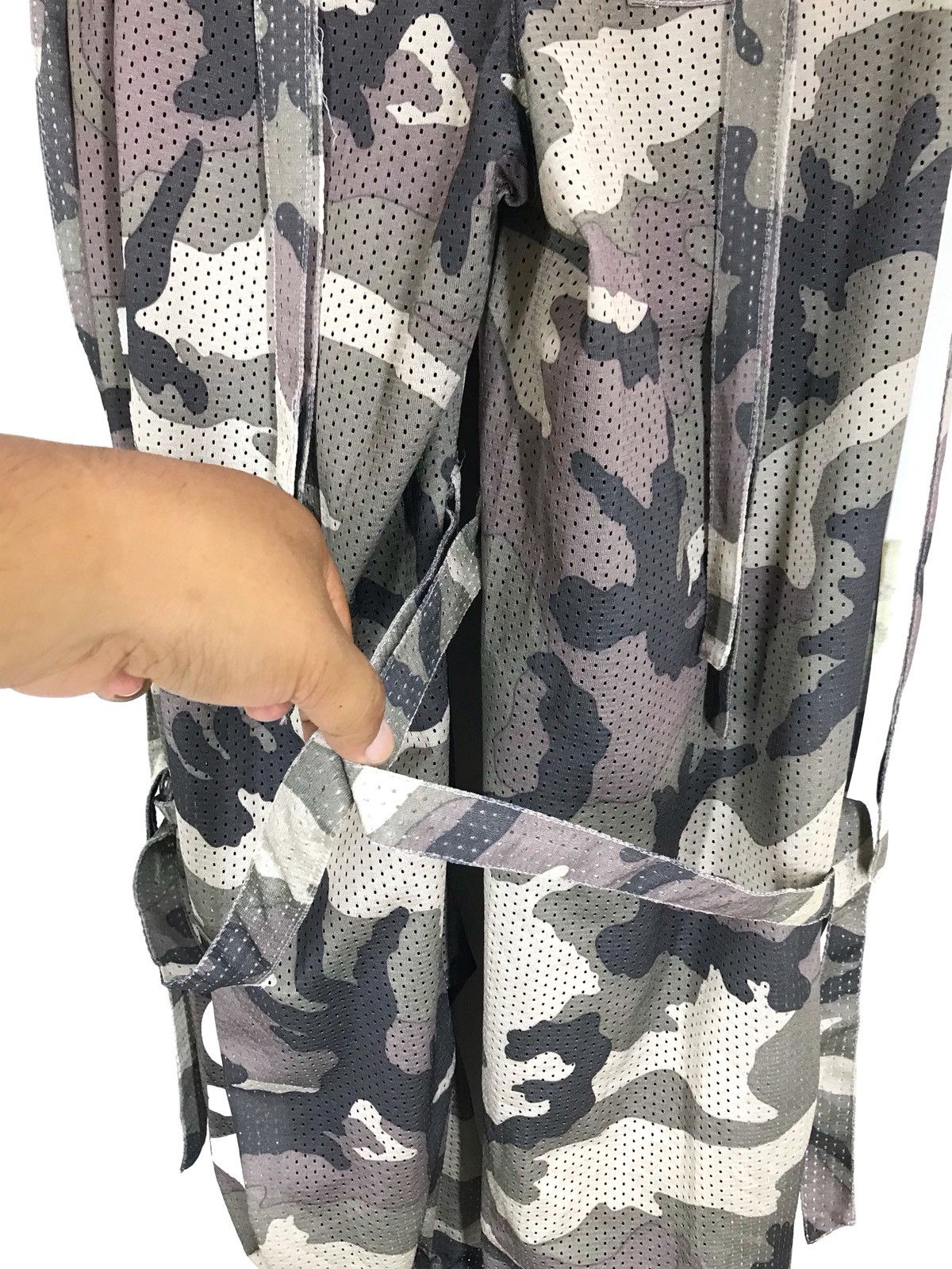 If Six Was Nine R-LONDON Camouflage Mesh Bondage Parachute Urban Cargo Pant Size US 29 - 19 Thumbnail