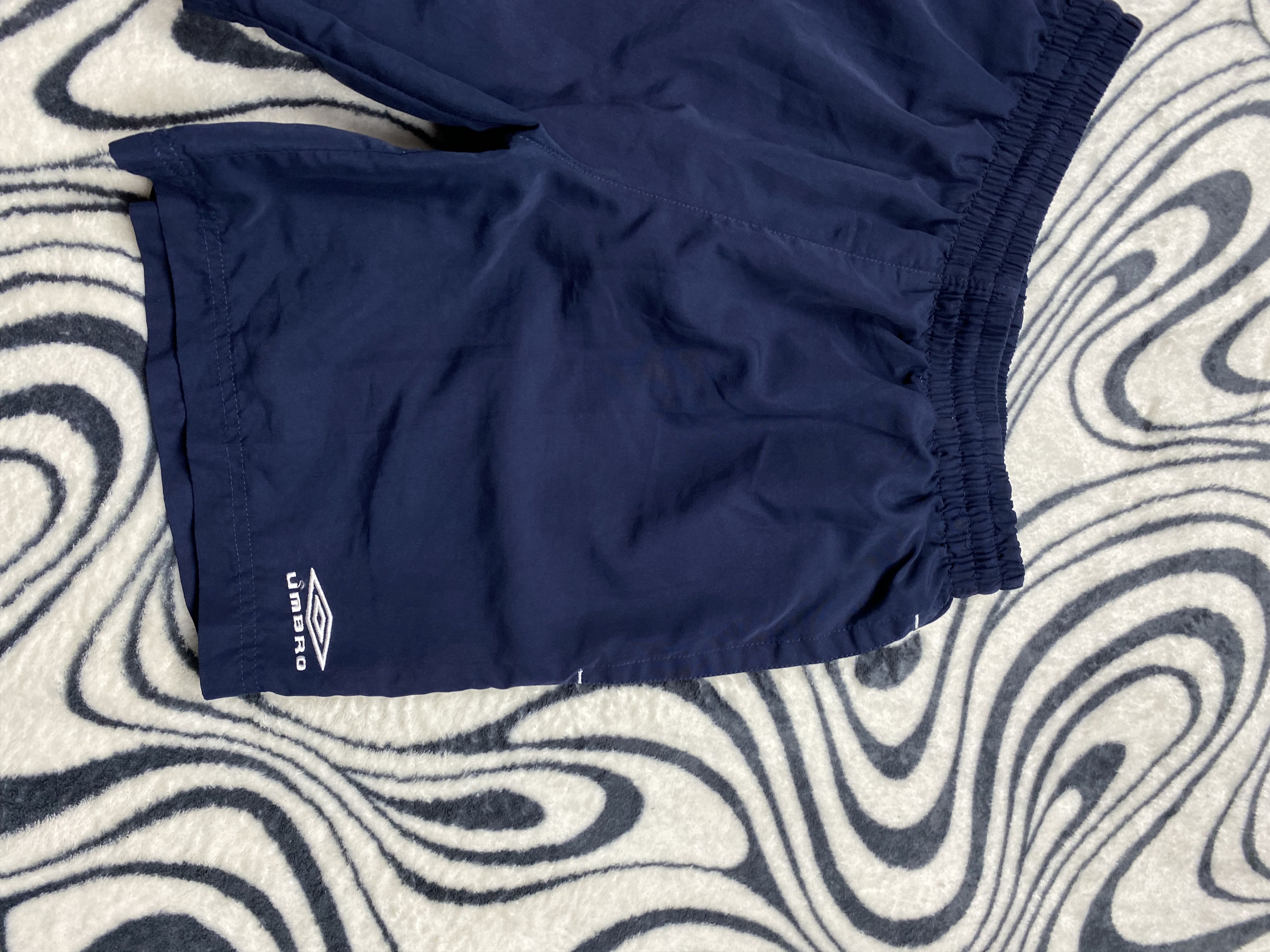 Umbro × Vintage Umbro Vintage Mens Nylon Shorts Y2K Size US 30 / EU 46 - 2 Thumbnail
