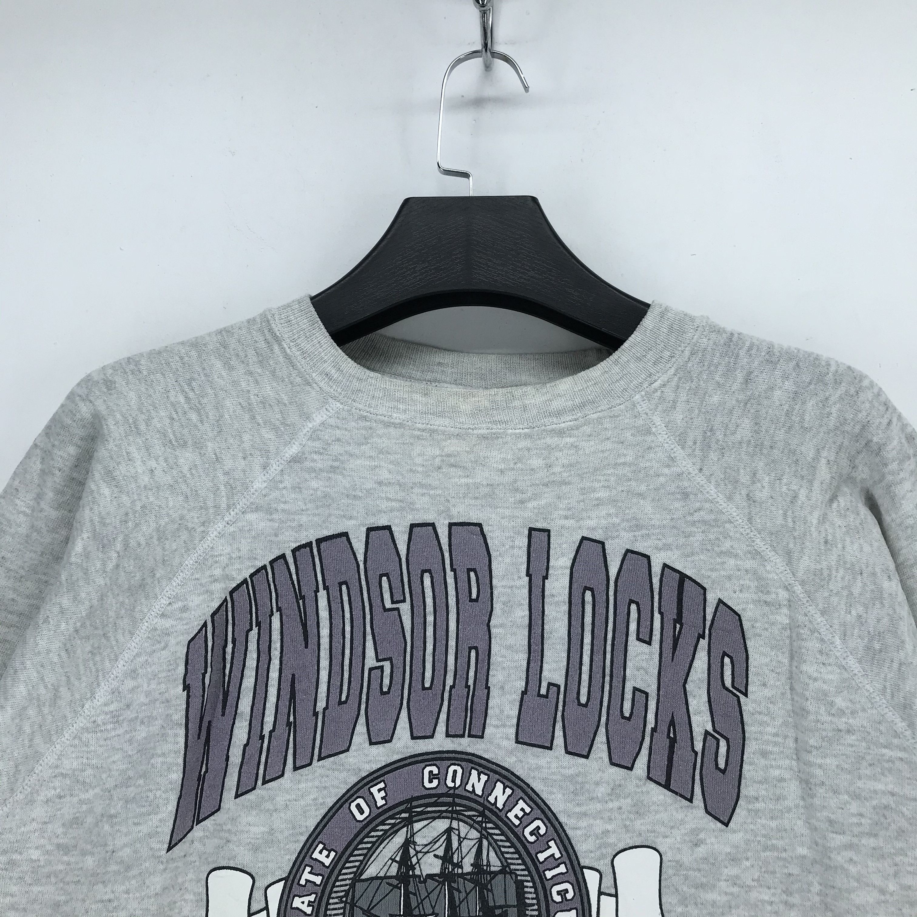 Hanes Vintage WINDSOR LOCKS Big Logo Sweatshirts #2268-89 Size XL / US 12-14 / IT 48-50 - 2 Thumbnail