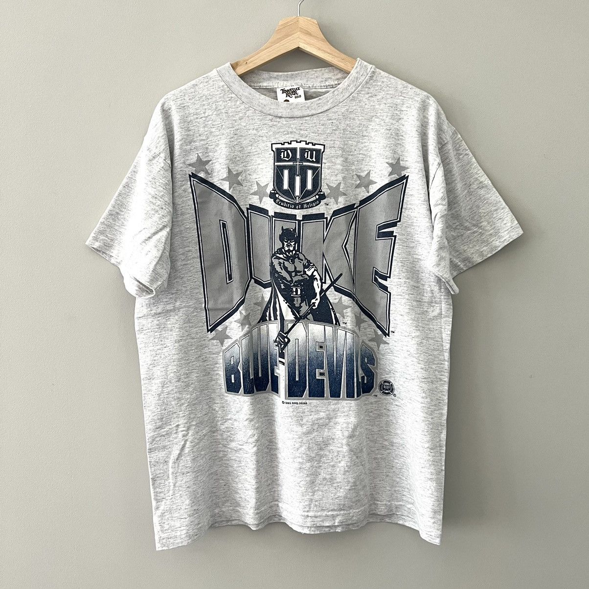 Vintage Vintage 1993 Duke Blue Devils Crest Logo Tee Shirt Size US L / EU 52-54 / 3 - 1 Thumbnail
