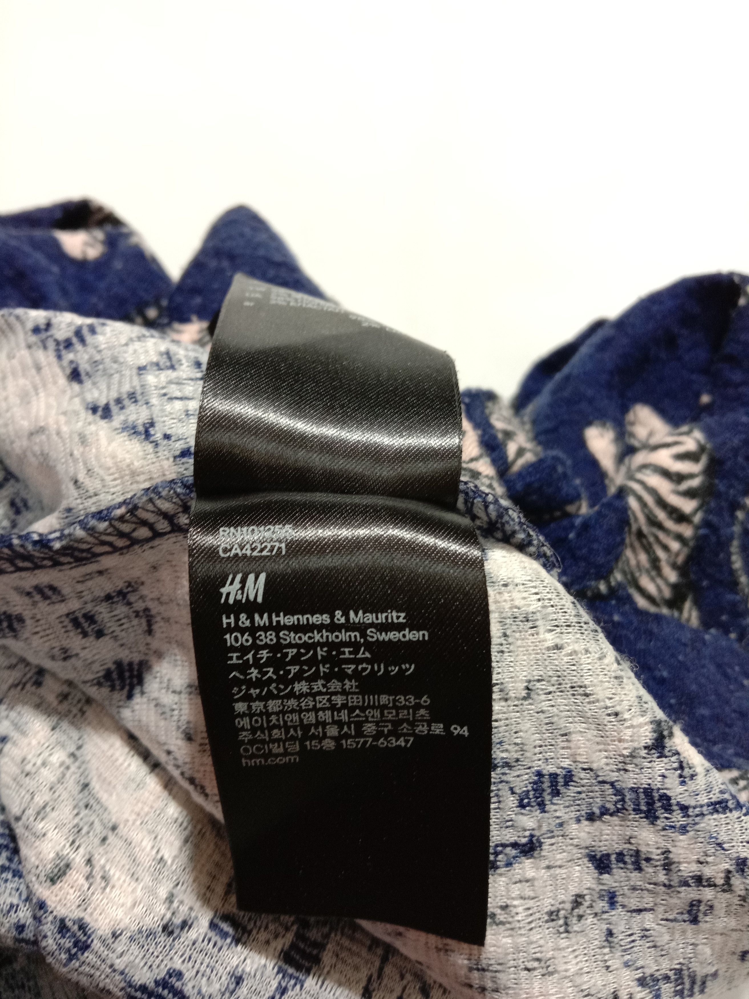 H&M H&M Animal Full Printed Tiger Half Zip At Back Tee Size S / US 4 / IT 40 - 6 Thumbnail