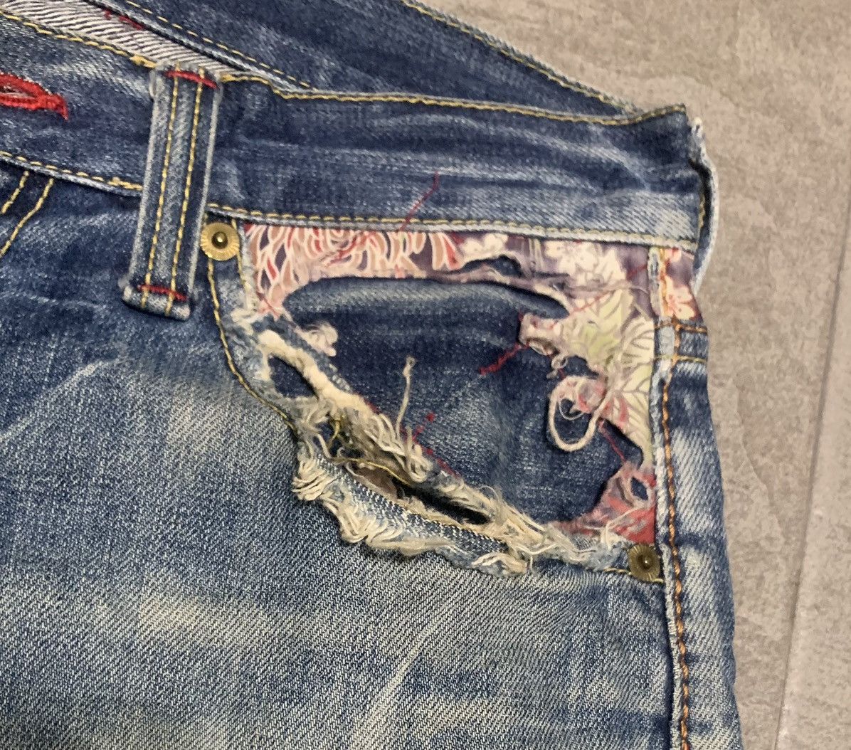 Japanese Brand Vintage Japanese Brand Karakuri Tamashi Sukajan Jeans Size US 31 - 10 Thumbnail