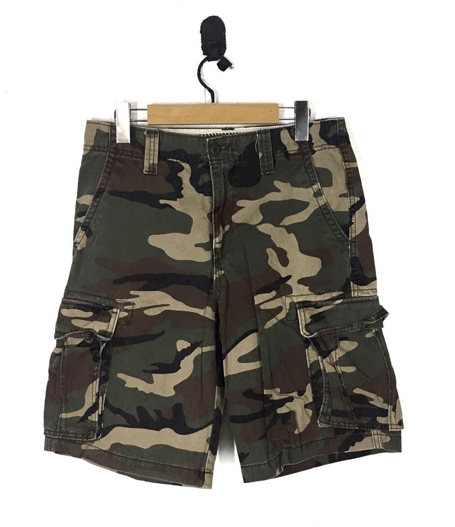 Japanese Brand × Old Navy Old Navy Ultimate Slim Camo Print Shorts Size US 30 / EU 46 - 1 Thumbnail