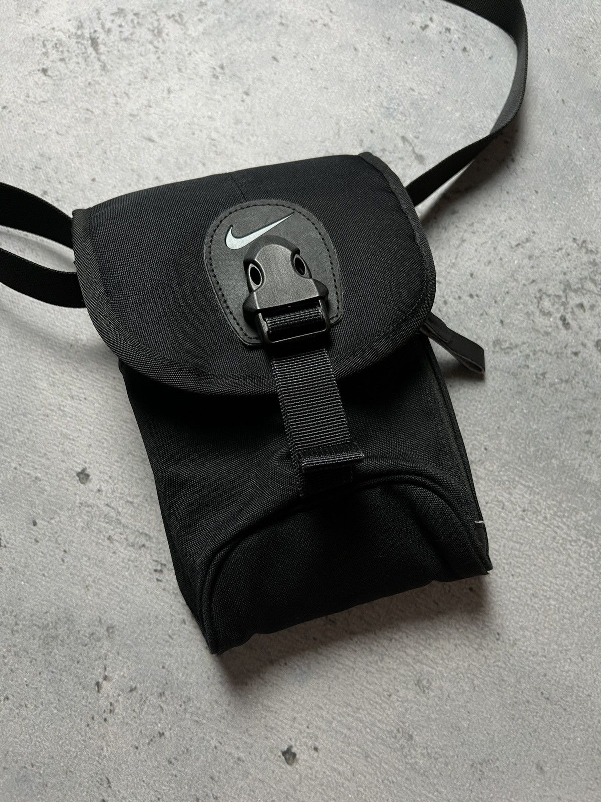 Nike 🔥 Nike Swoosh mini Messenger y2k Cordura 90s central logo Size ONE SIZE - 9 Thumbnail
