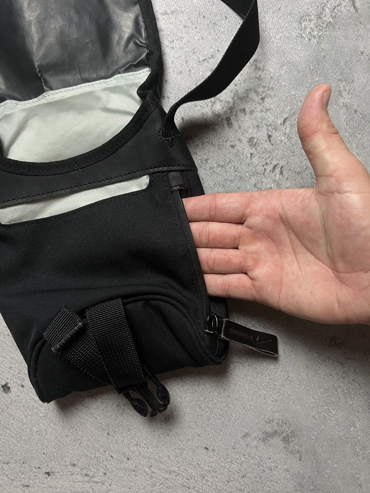 Nike 🔥 Nike Swoosh mini Messenger y2k Cordura 90s central logo Size ONE SIZE - 14 Thumbnail