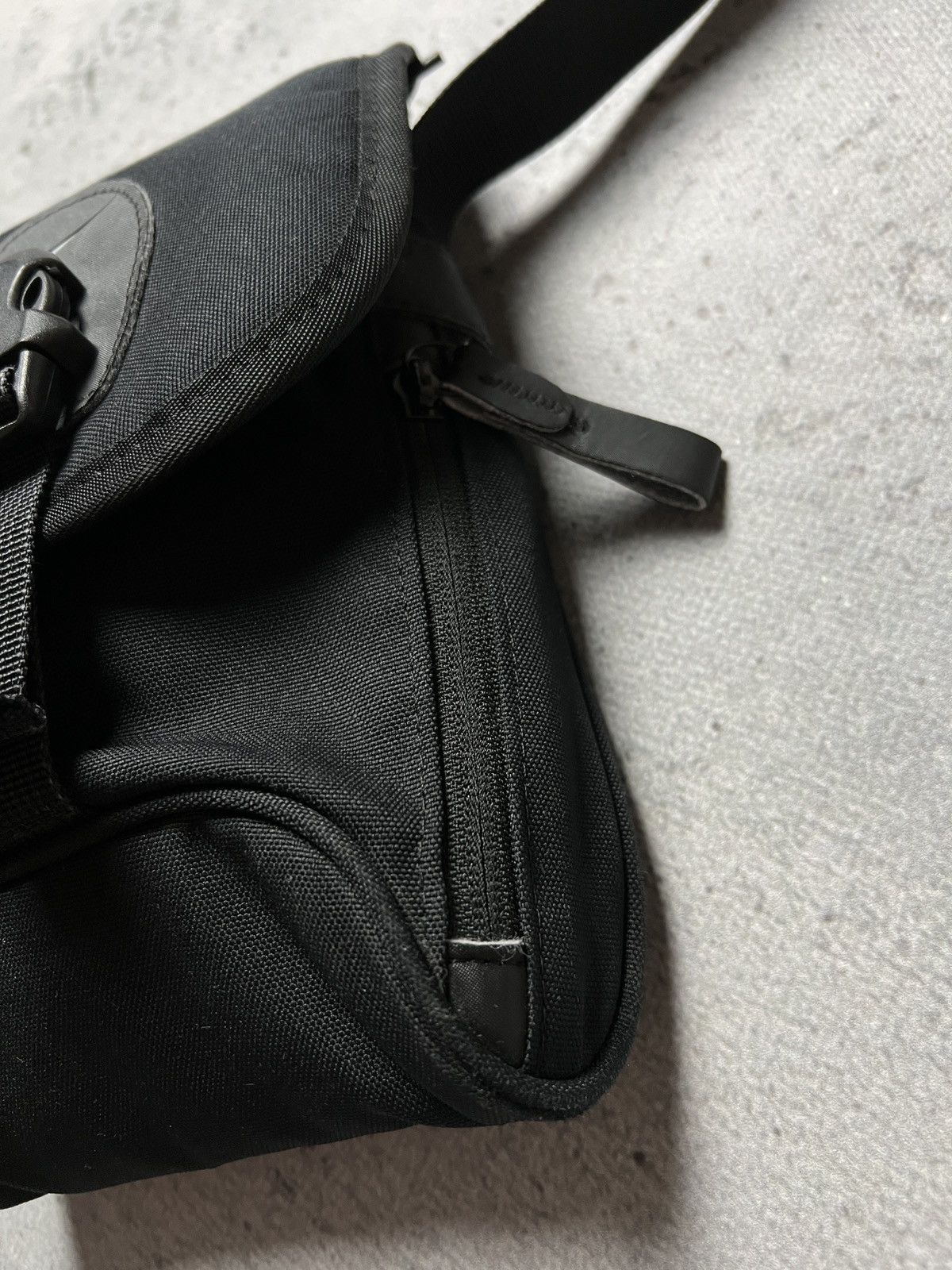 Nike 🔥 Nike Swoosh mini Messenger y2k Cordura 90s central logo Size ONE SIZE - 11 Thumbnail