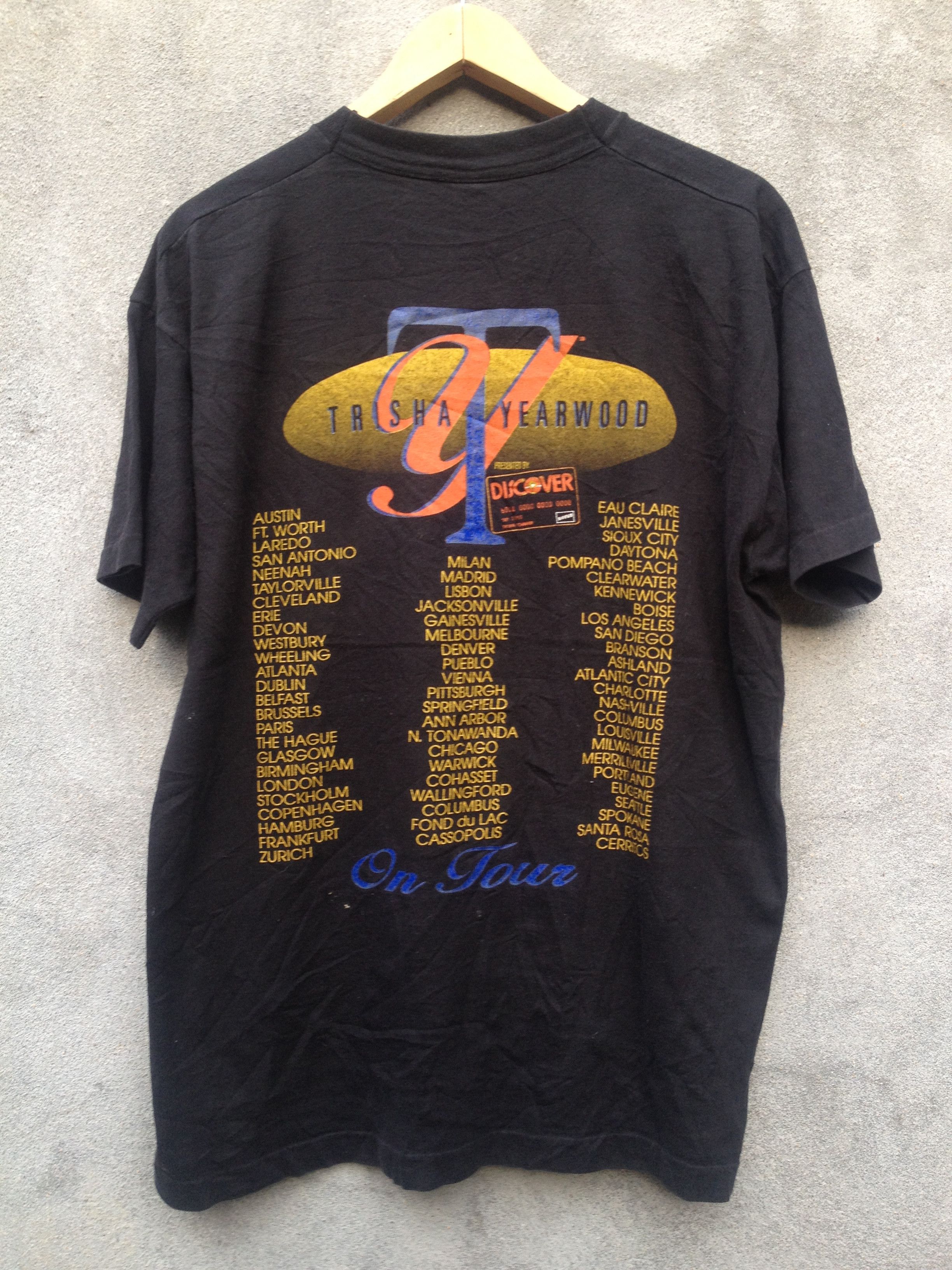 Band Tees Vintage TRISHA YEARWOOD Concert On Tour T Shirt Xl Size Size US XL / EU 56 / 4 - 2 Thumbnail