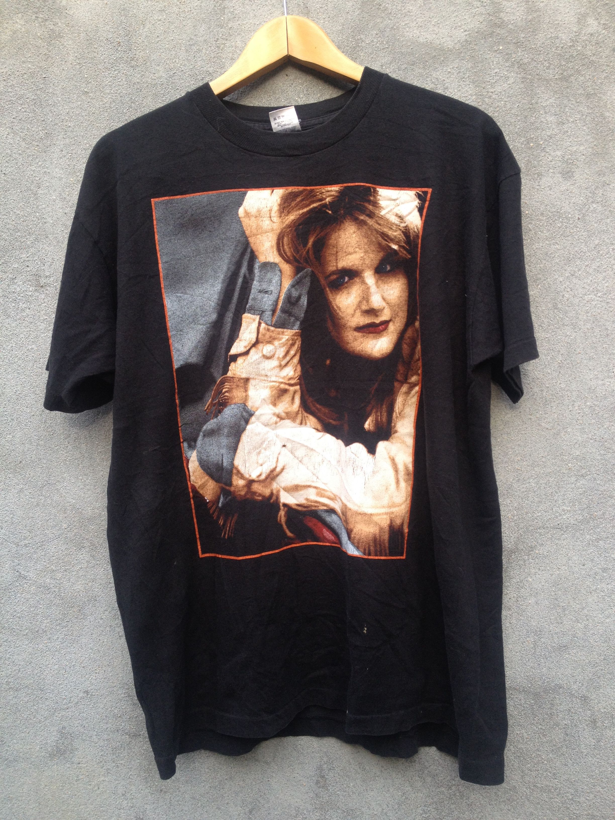 Band Tees Vintage TRISHA YEARWOOD Concert On Tour T Shirt Xl Size Size US XL / EU 56 / 4 - 1 Thumbnail