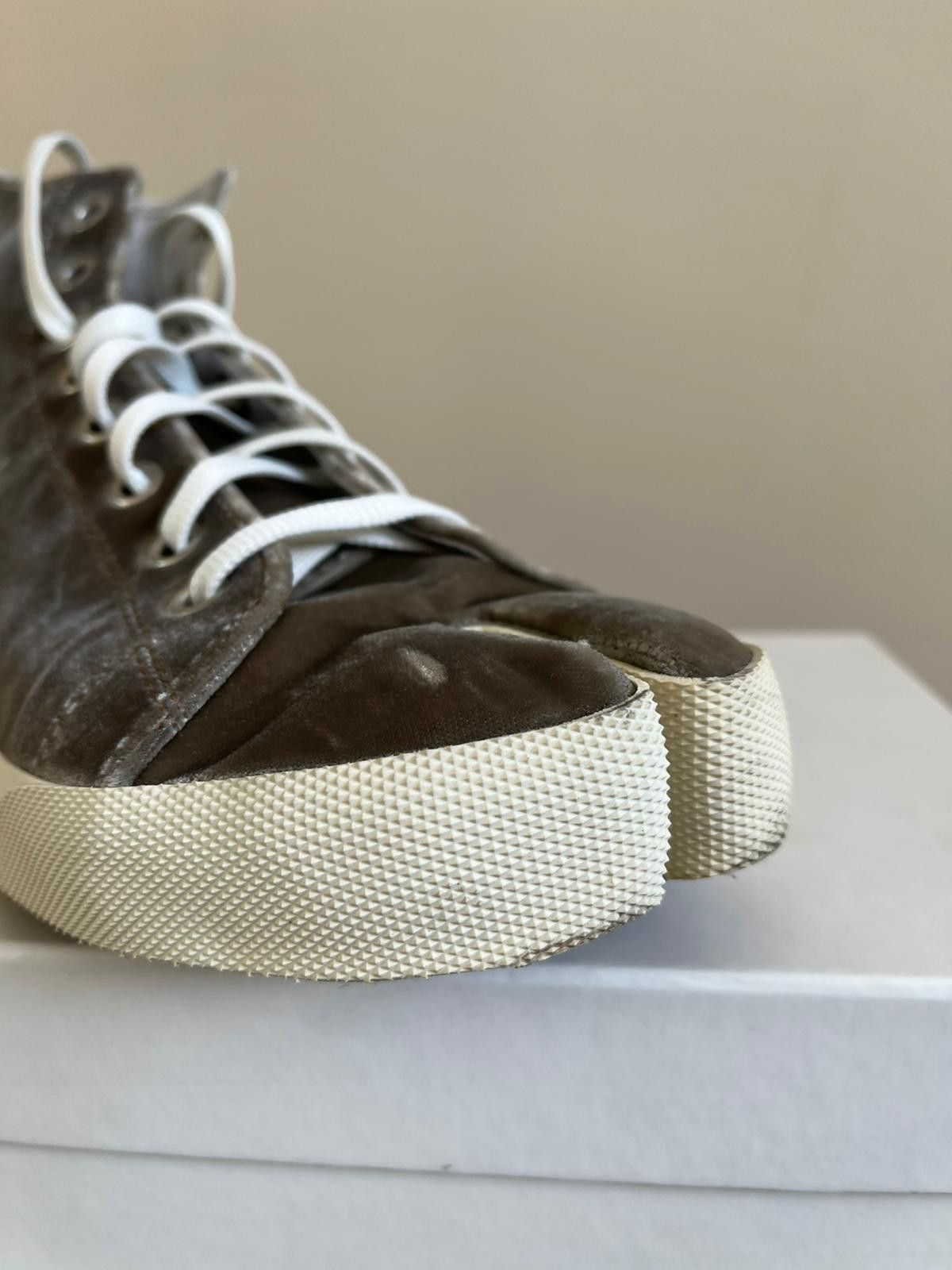 Maison Margiela Logo Mid Top Trainer in Khaki Brown Size US 11 / EU 44 - 3 Thumbnail