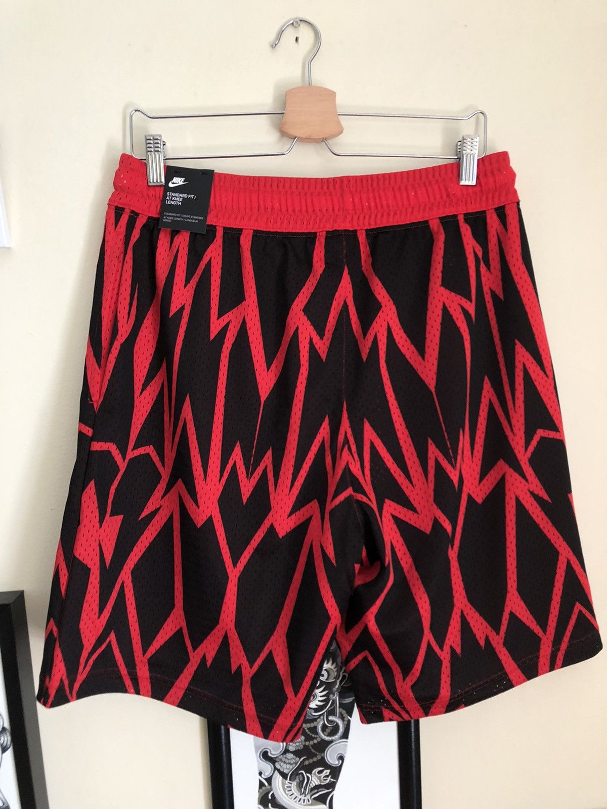 Nike Nike Sportswear mesh basket knee pattern shorts Size US 34 / EU 50 - 3 Thumbnail