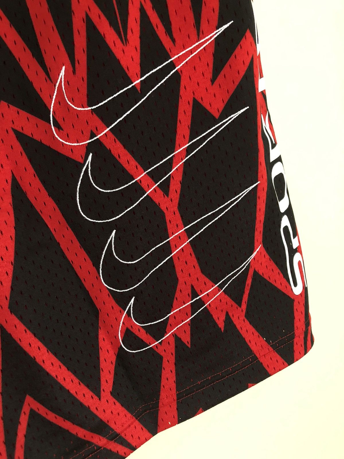 Nike Nike Sportswear mesh basket knee pattern shorts Size US 34 / EU 50 - 2 Thumbnail