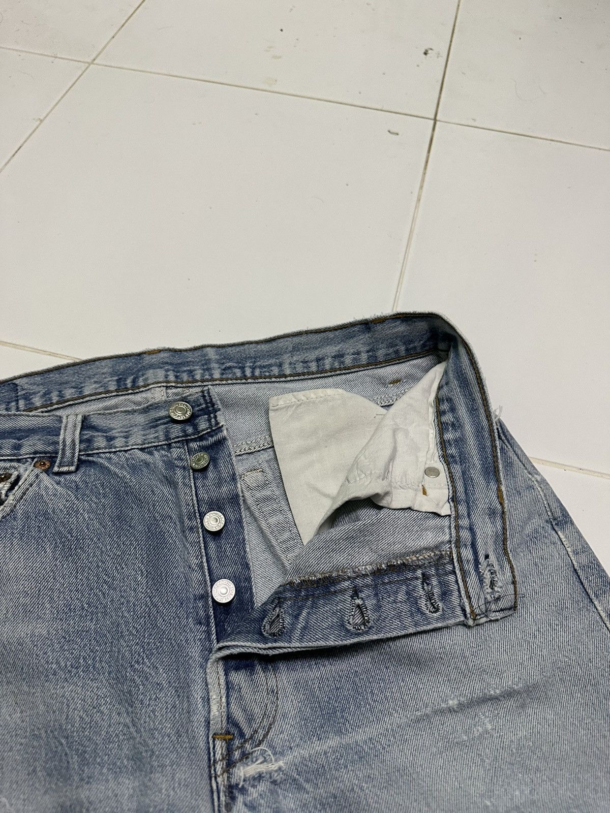 32x27 Vtg Levi’s 501 button 532 light washdenim jeans