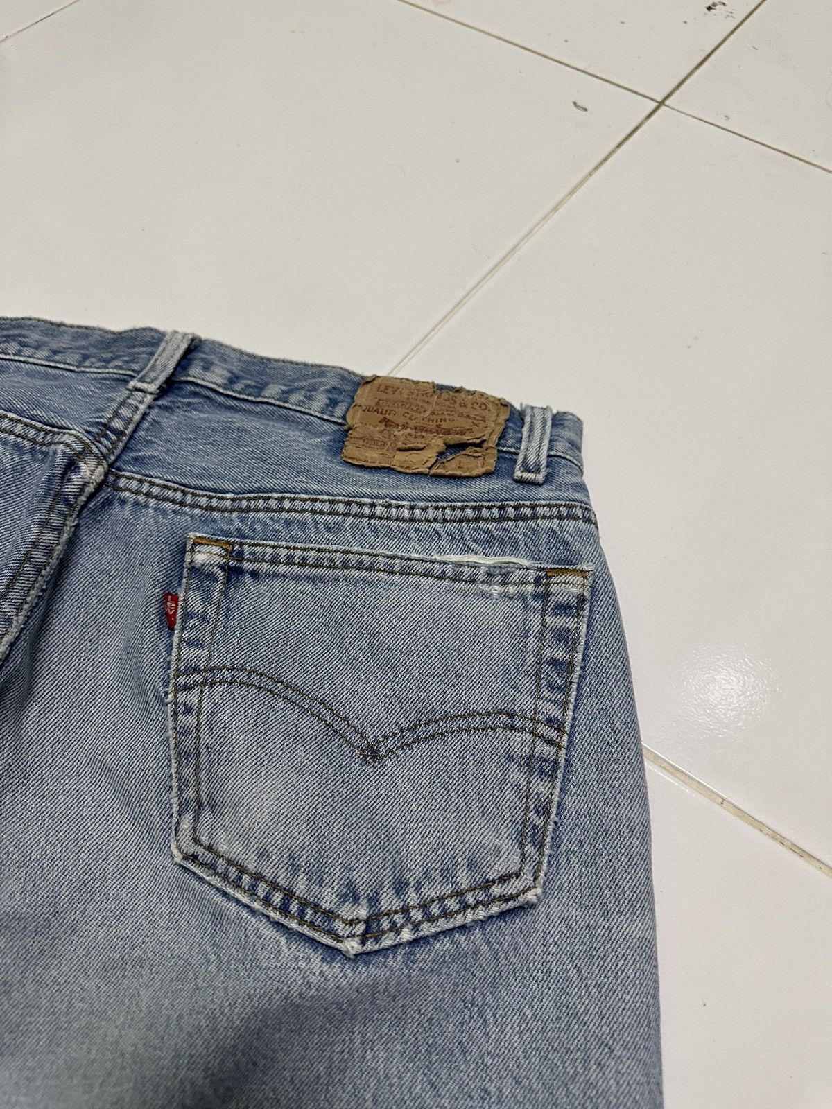 32x27 Vtg Levi’s 501 button 532 light washdenim jeans