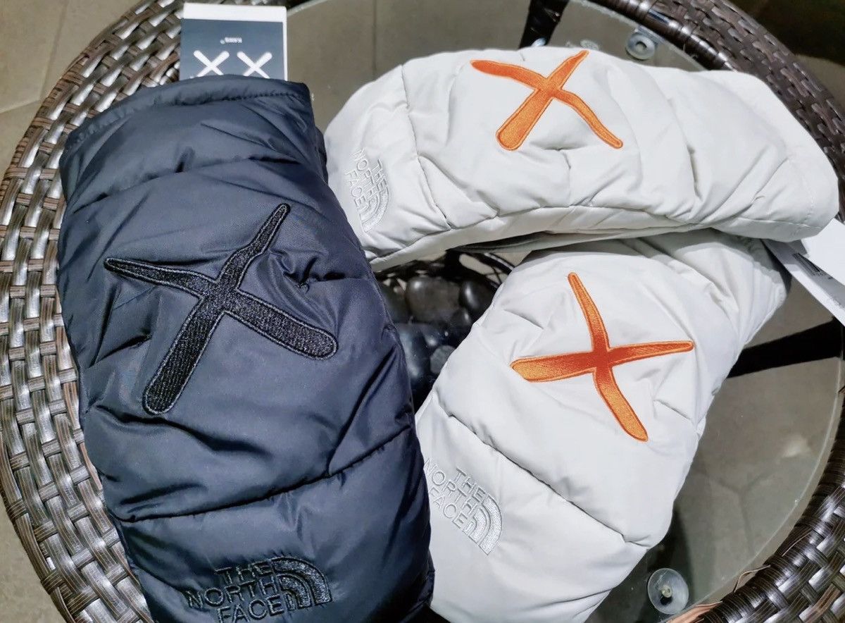 Kaws × The North Face Kaws x The North Face Nuptse Mitt Size ONE SIZE - 5 Thumbnail