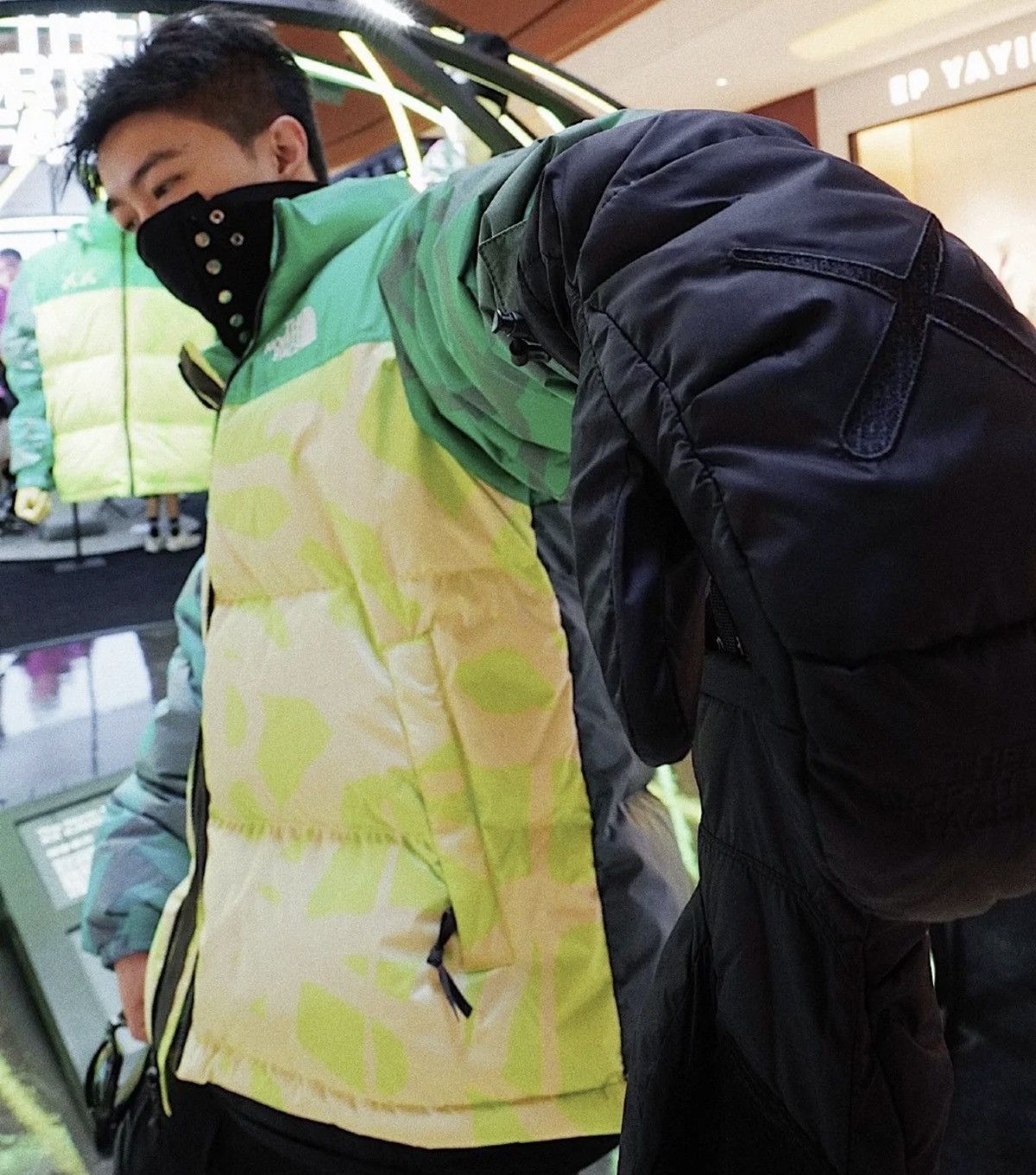 Kaws × The North Face Kaws x The North Face Nuptse Mitt Size ONE SIZE - 6 Thumbnail