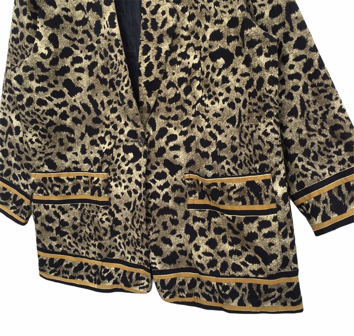 Japanese Brand Luxury💥Leopard Fullprint Blazer/Coat Inspired Chanel Size US L / EU 52-54 / 3 - 4 Thumbnail