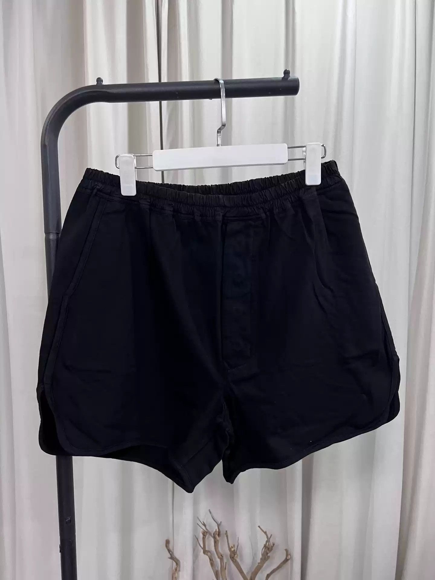 Rick Owens Rick Owens ro black split shorts Size US 30 / EU 46 - 2 Thumbnail