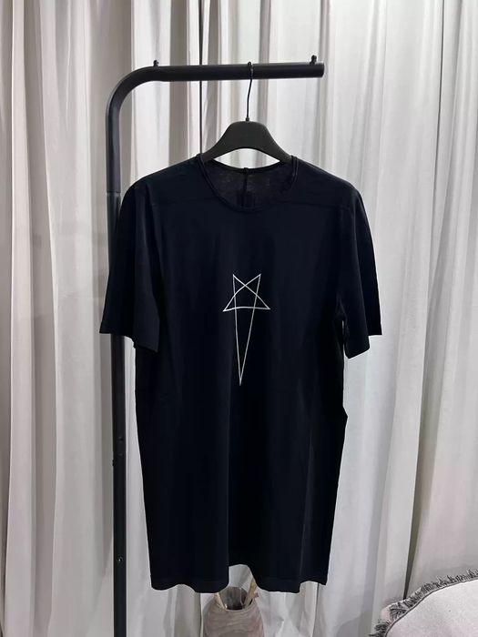 Rick Owens ro black t-shirt decorated with pentagram in the front | Grailed