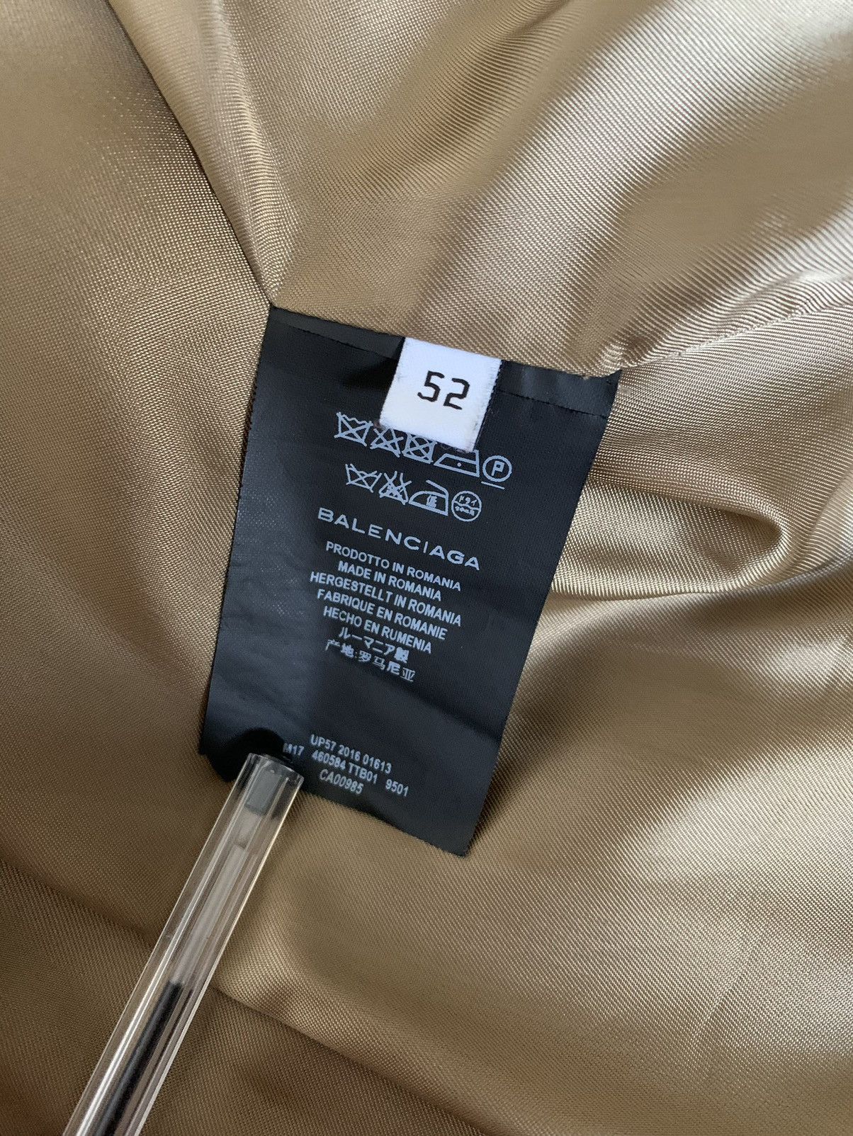 Balenciaga Balenciaga SS17 runway Shrunk trench coat Size US L / EU 52-54 / 3 - 6 Thumbnail