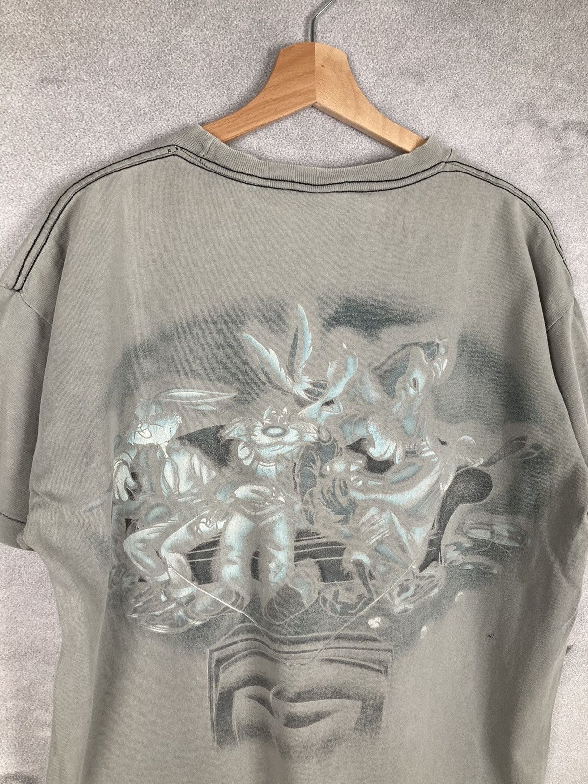 Vintage Vintage Warner Bros Looney Tunes 90s Thrashed Tee USA Size US L / EU 52-54 / 3 - 6 Thumbnail