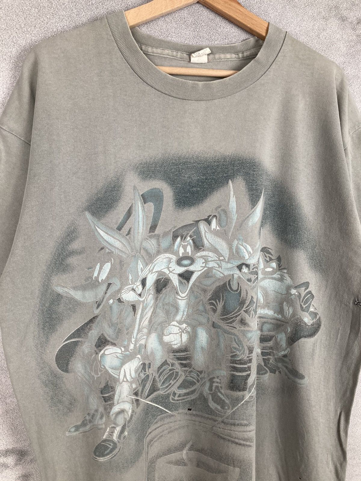 Vintage Vintage Warner Bros Looney Tunes 90s Thrashed Tee USA Size US L / EU 52-54 / 3 - 4 Thumbnail