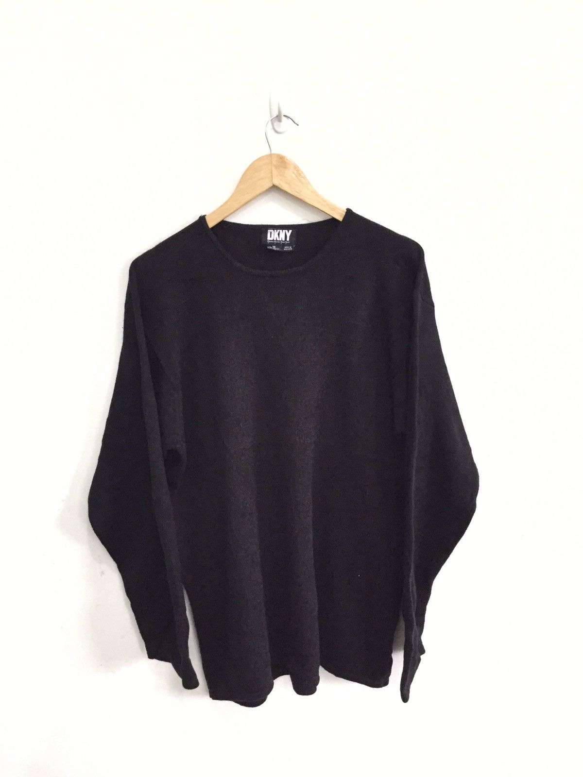 DKNY Size M Armpit 24