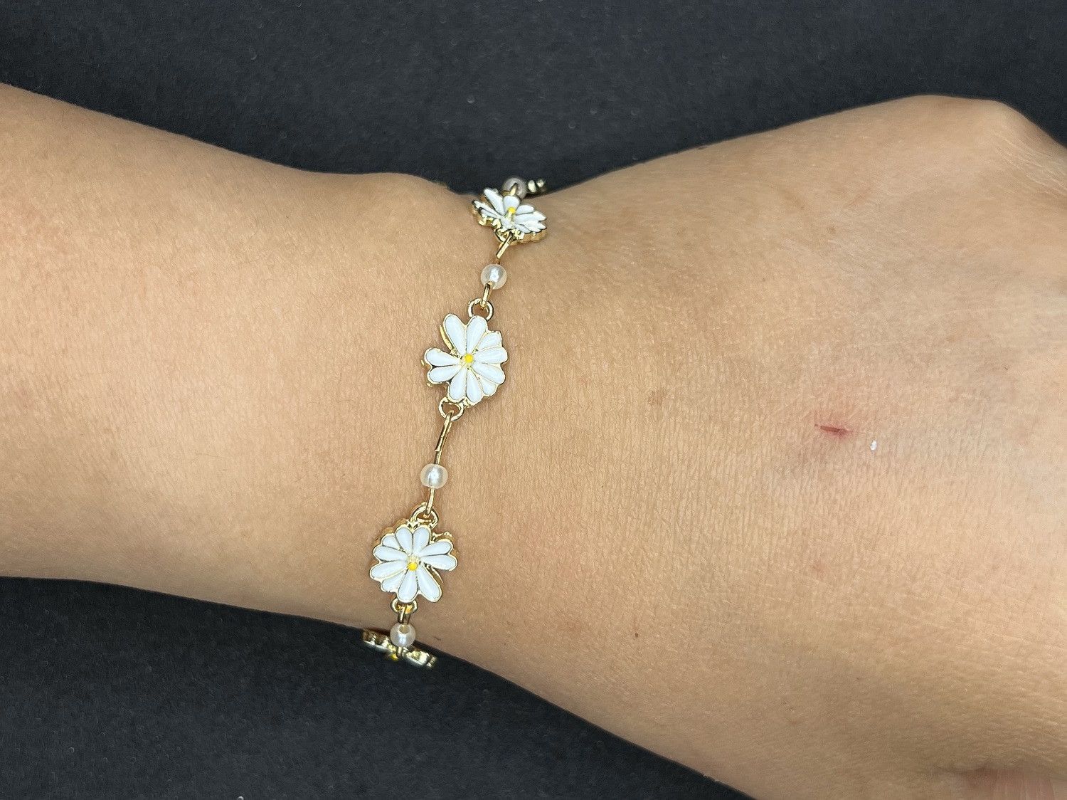 Designer flower gold chain bracelet with pearl beads Size ONE SIZE - 2 Thumbnail