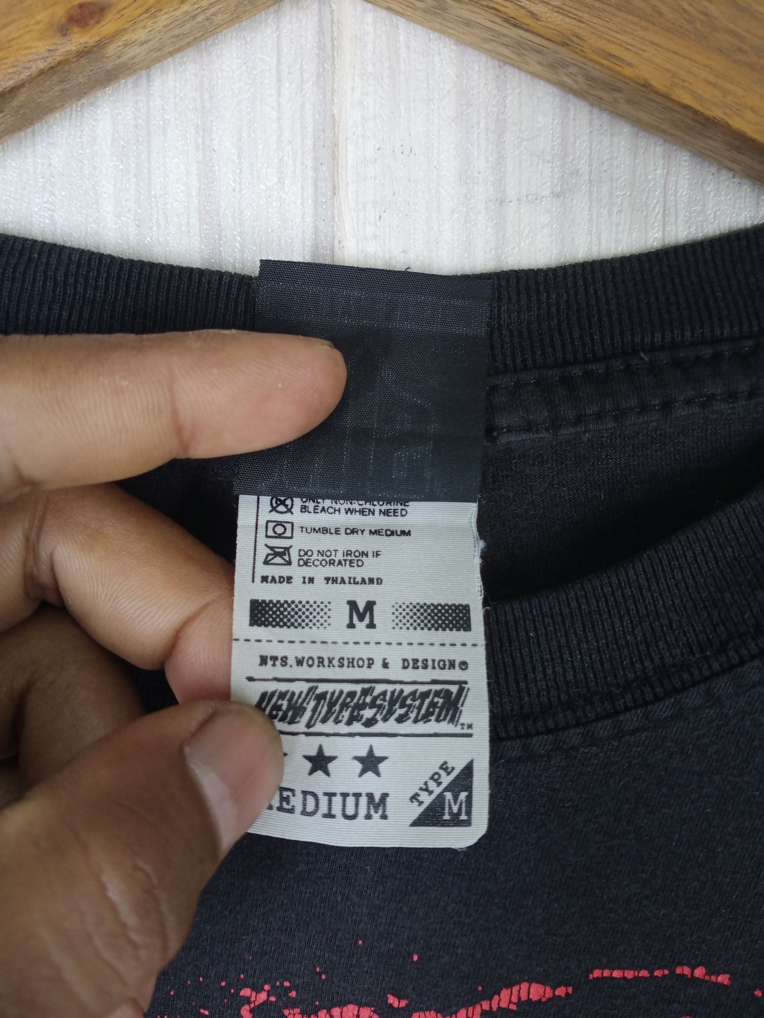 Anime Vintage Attack On Titan Tshirt Size US M / EU 48-50 / 2 - 4 Thumbnail