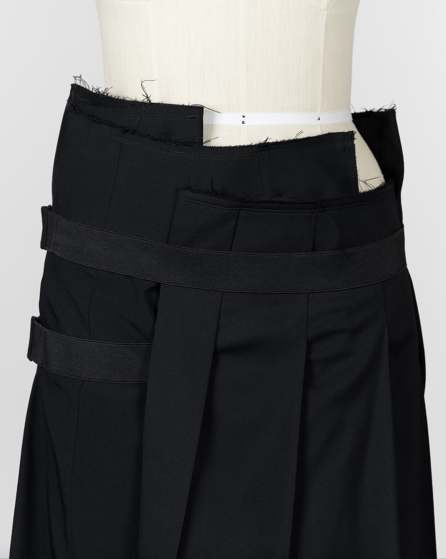 Comme des Garcons Rare Vintage 2012 Asymmetric Pleated Skirt Size 27" / US 4 / IT 40 - 6 Thumbnail